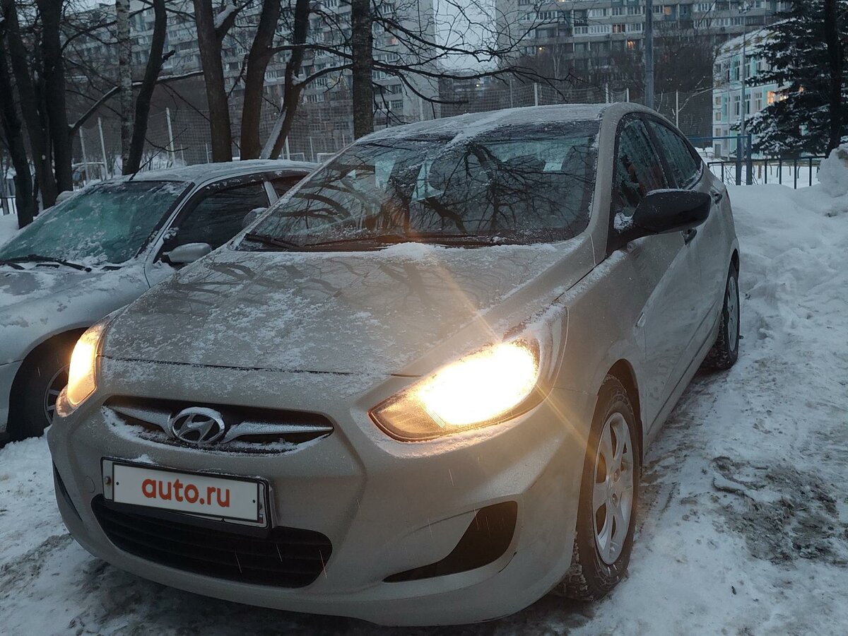 Купить б/у Hyundai Solaris I 1.4 AT (107 л.с.) бензин автомат в Москве ...