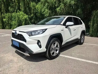 2022 Toyota RAV4 V (XA50), белый, 2824000 рублей, вид 1