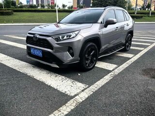 2021 Toyota RAV4 V (XA50), серый, 3130000 рублей, вид 1
