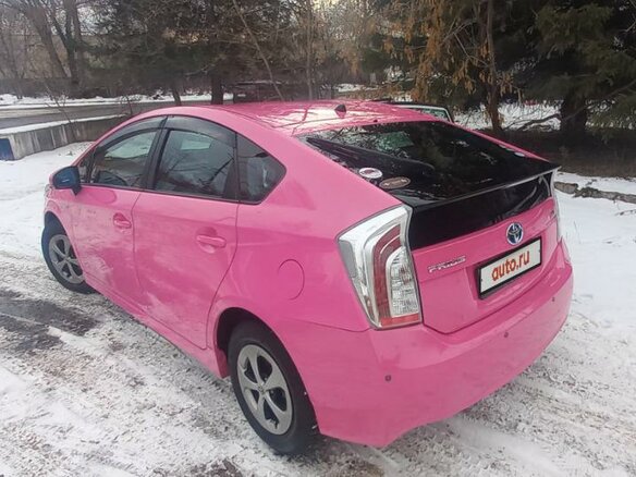 2014 Toyota Prius III Рестайлинг (XW30), розовый, 1250000 рублей - вид 9