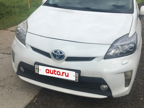 2012 Toyota Prius III Рестайлинг (XW30), белый, 1360000 рублей