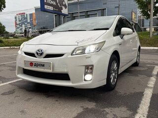 2010 Toyota Prius III (XW30), белый, 950000 рублей, вид 1