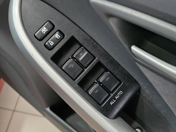 2011 Toyota Prius III (XW30), красный, 999000 рублей - вид 13