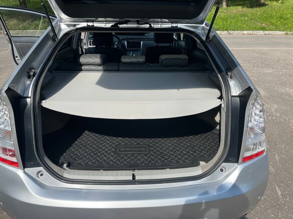 2010 Toyota Prius III (XW30), серебристый, 1050000 рублей - вид 11