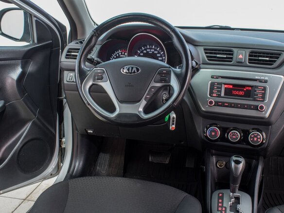 2016 Kia Rio III Рестайлинг, серебристый - вид 13