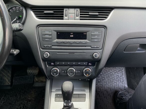 2013 Skoda Octavia III (A7), серебристый - вид 13