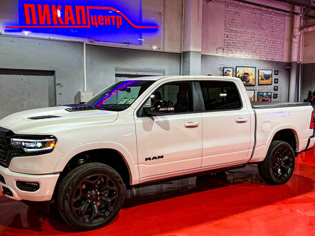 Kupit Novyj Ram 1500 V Crew Cab 5 7 At 395 L S 4wd Benzin Avtomat V Moskve Belyj Ram 1500 V Pikap Dvojnaya Kabina 21 Goda Na Avto Ru Id