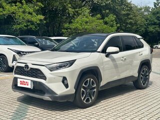 2022 Toyota RAV4 V (XA50), белый, 2100000 рублей, вид 1