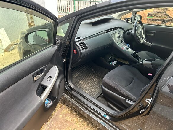 2012 Toyota Prius PHV ZVW35 III Рестайлинг (XW30), чёрный, 1450000 рублей - вид 5