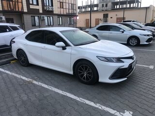 2022 Toyota Camry VIII (XV70) Рестайлинг, белый, 3250000 рублей, вид 1