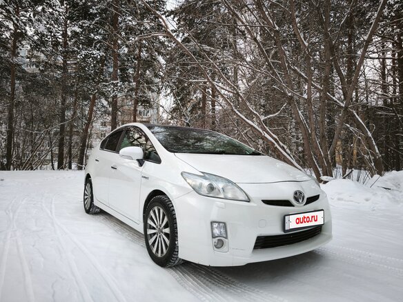 2010 Toyota Prius III (XW30), белый, 940000 рублей - вид 1