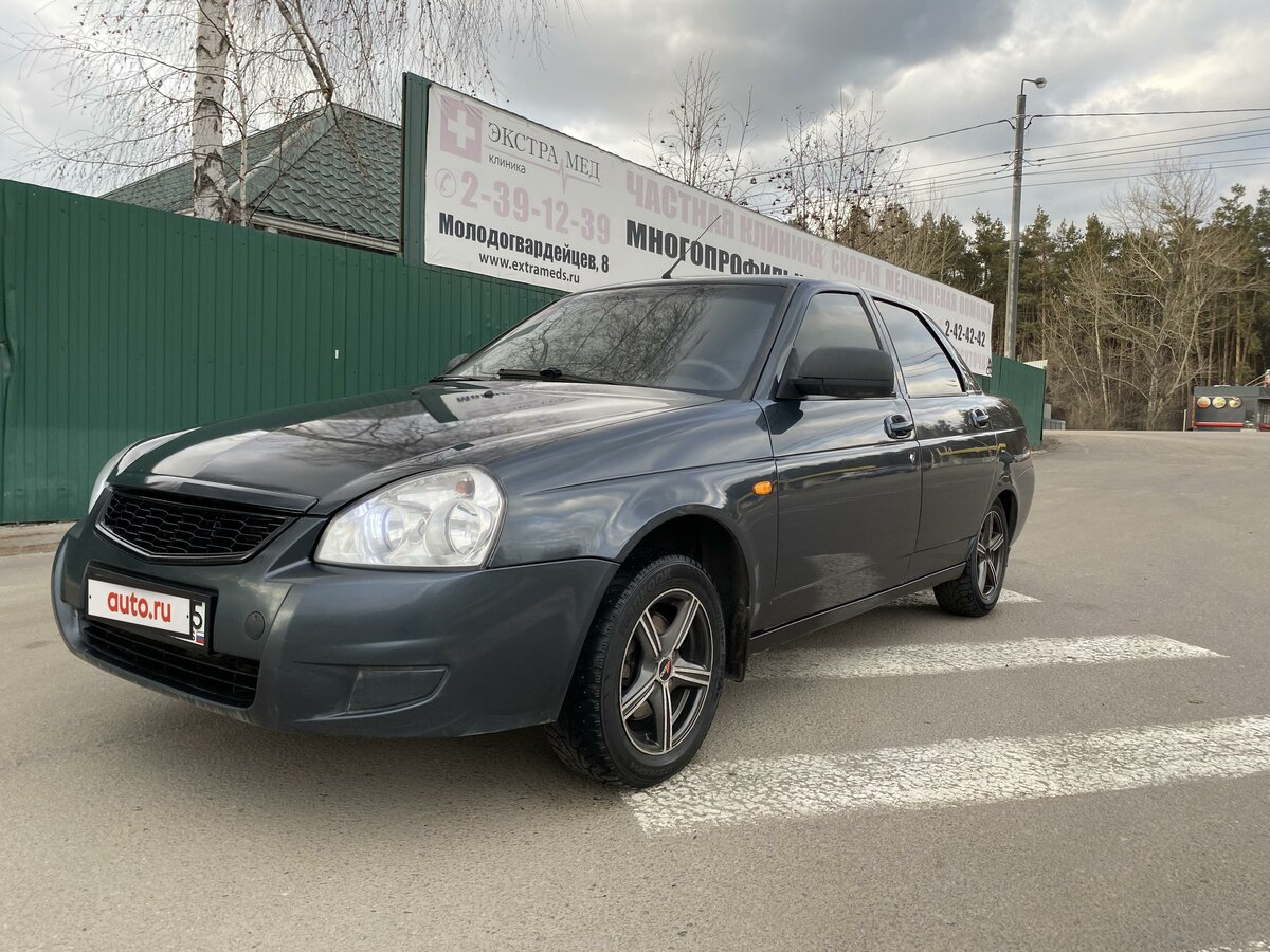 Приора серая седан к812мс 31