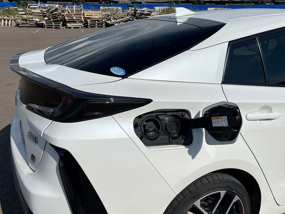 2018 Toyota Prius IV Рестайлинг (XW50), белый, 2350000 рублей - вид 17