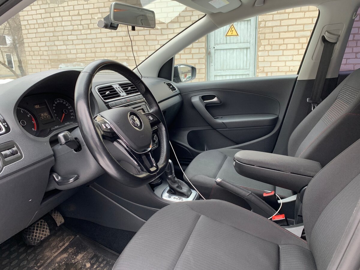 Volkswagen polo v рестайлинг