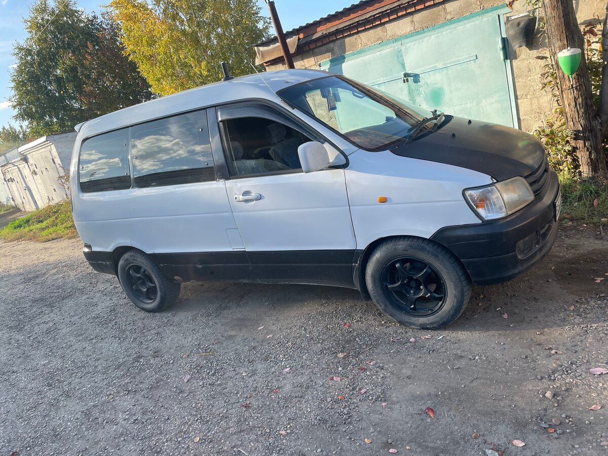 Toyota Noah 1998