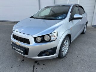 2013 Chevrolet Aveo II, серебристый, 530000 рублей, вид 1