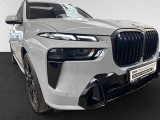 2022 BMW X7 40i I (G07) Рестайлинг, серебристый, 8800000 рублей, вид 1
