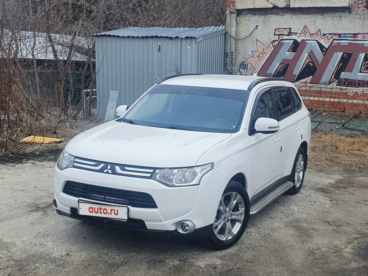 Купить б/у Mitsubishi Outlander III 2.4 CVT (167 л.с.) 4WD бензин ...