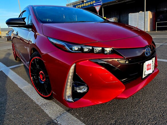 2018 Toyota Prius IV Рестайлинг (XW50), красный, 2700000 рублей - вид 13