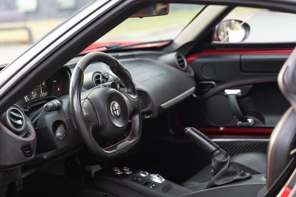 Купить б/у Alfa Romeo 4C 2013-2016 1.8 AMT (240 л.с.) бензин робот в ...