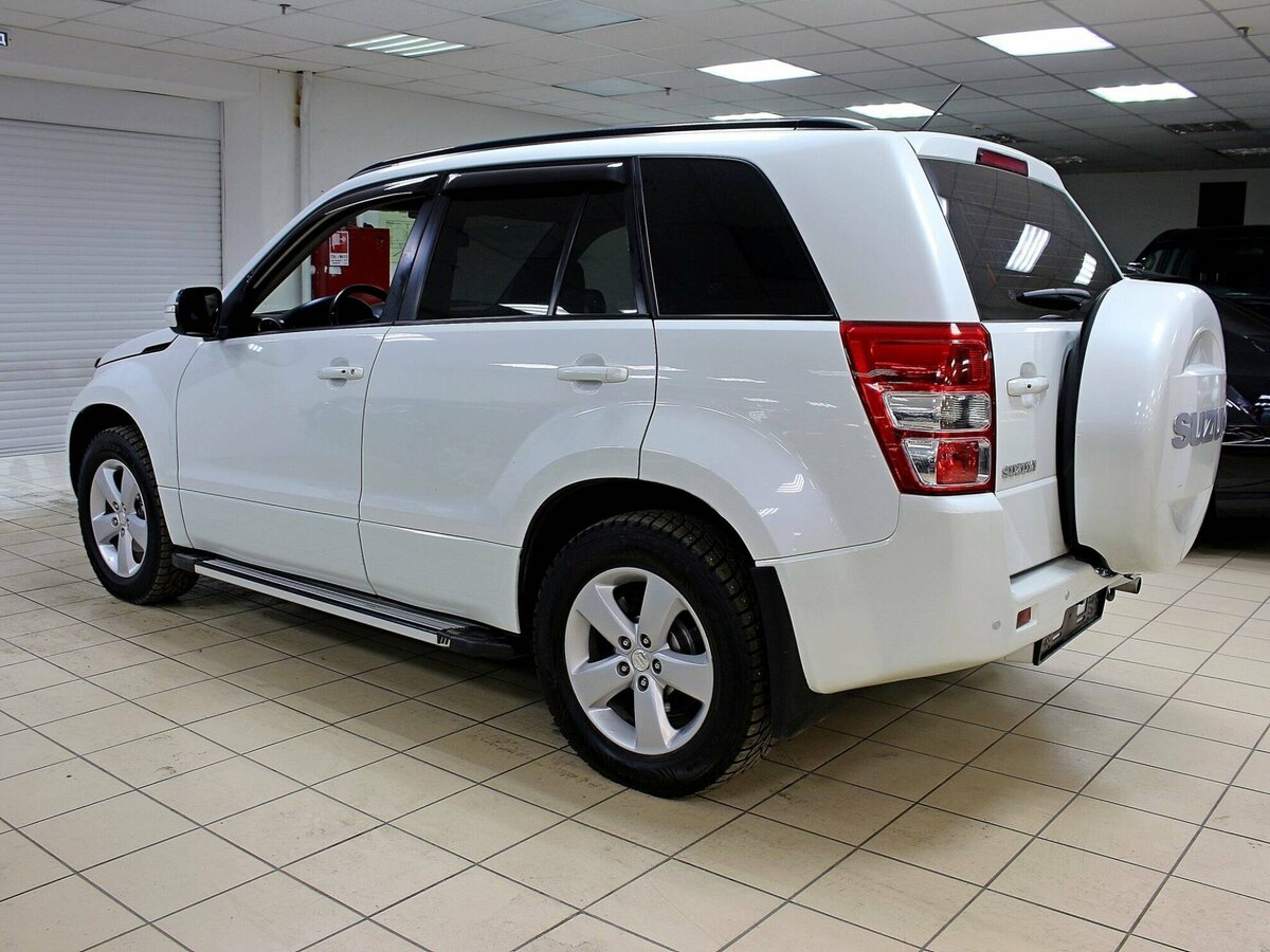 2011 Suzuki Grand Vitara III Рестайлинг, белый, 945000 рублей - вид 1