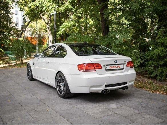 2009 BMW M3 IV (E90), белый - вид 3