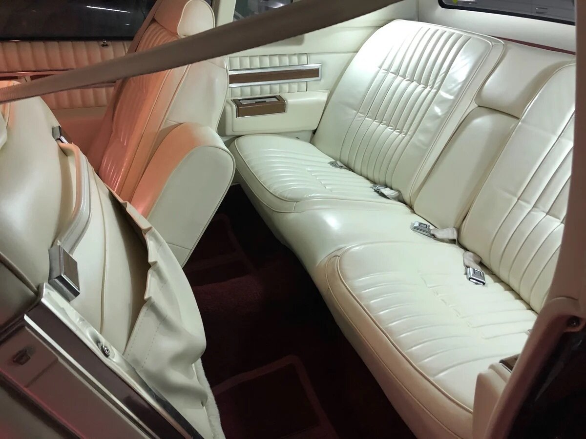 1982 Cadillac DeVille V, красный - вид 27
