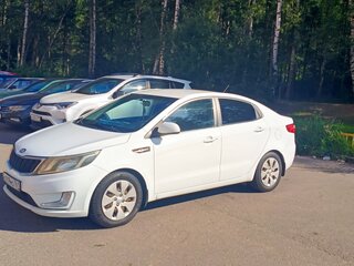 2013 Kia Rio 5-speed III, белый, 520000 рублей, вид 1