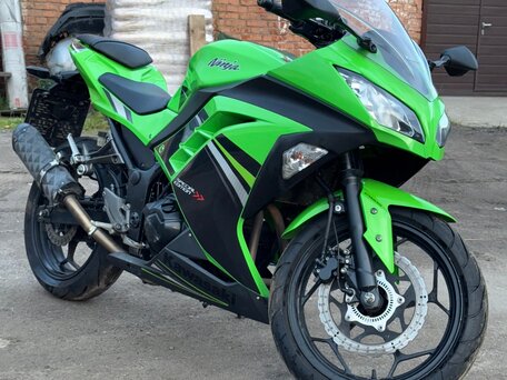 Купить б/у Kawasaki Ninja 300 инжектор передач в Москве: зелёный