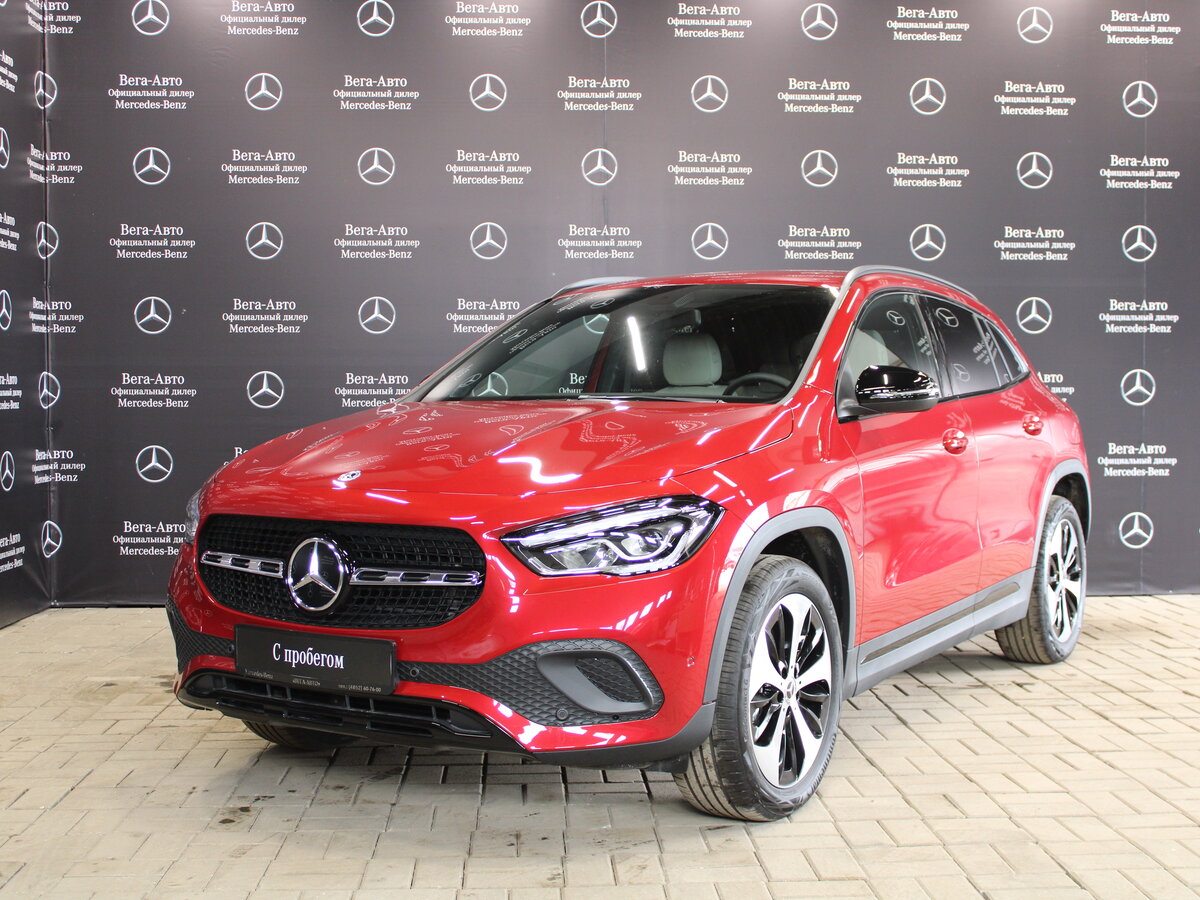 Mercedes Benz GLA 200 красный