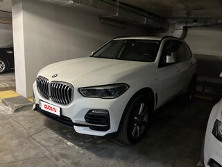 2020 BMW X5 45e IV (G05/G18), белый, 5950000 рублей, вид 1