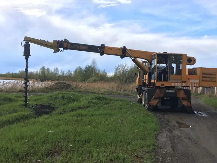 Бурильно сваебойная машина