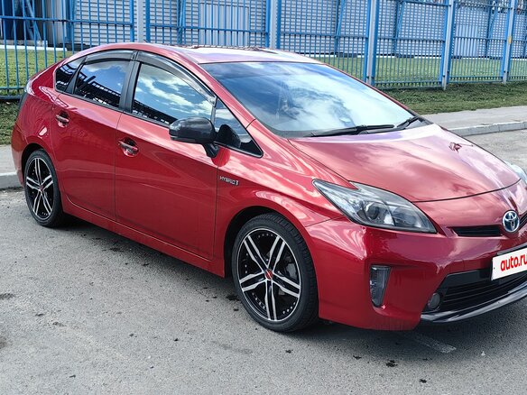 2012 Toyota Prius III Рестайлинг (XW30), красный, 1415000 рублей