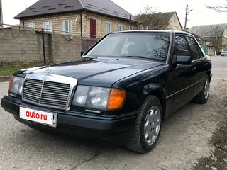 1992 Mercedes-Benz W124 260, зелёный, 300000 рублей, вид 1