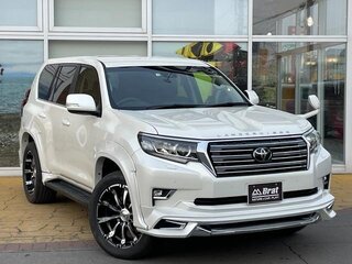 2022 Toyota Land Cruiser Prado 150 Series Рестайлинг 3, белый, 3800000 рублей, вид 1