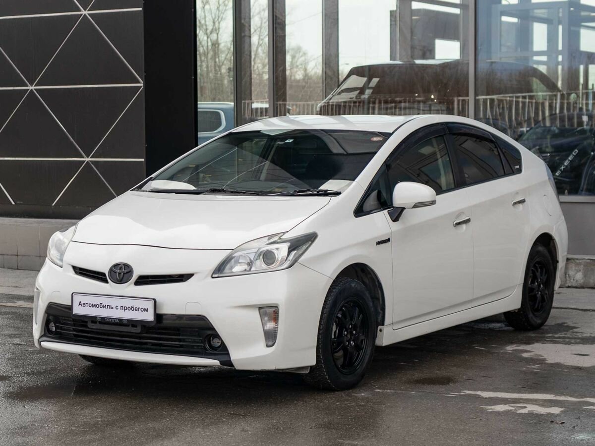 Toyota Prius III Рестайлинг (XW30)