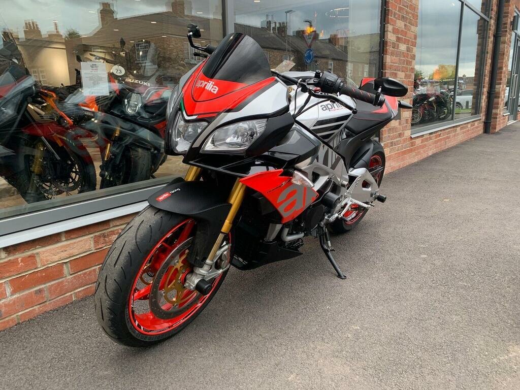 Aprilia Tuono V4