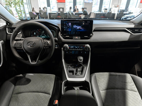 2025 Toyota RAV4 V (XA50), чёрный - вид 16
