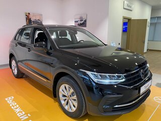 2021 Volkswagen Tiguan II Рестайлинг, чёрный, 2440000 рублей, вид 1