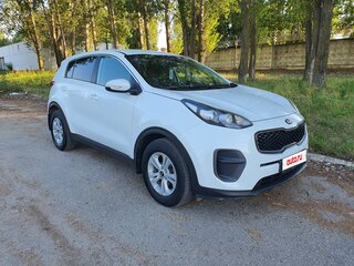 2018 Kia Sportage IV Рестайлинг, белый, 2030000 рублей, вид 1