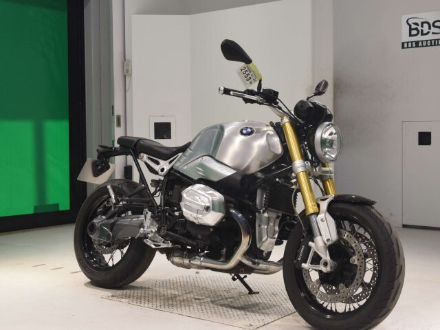 BMW R Nine T