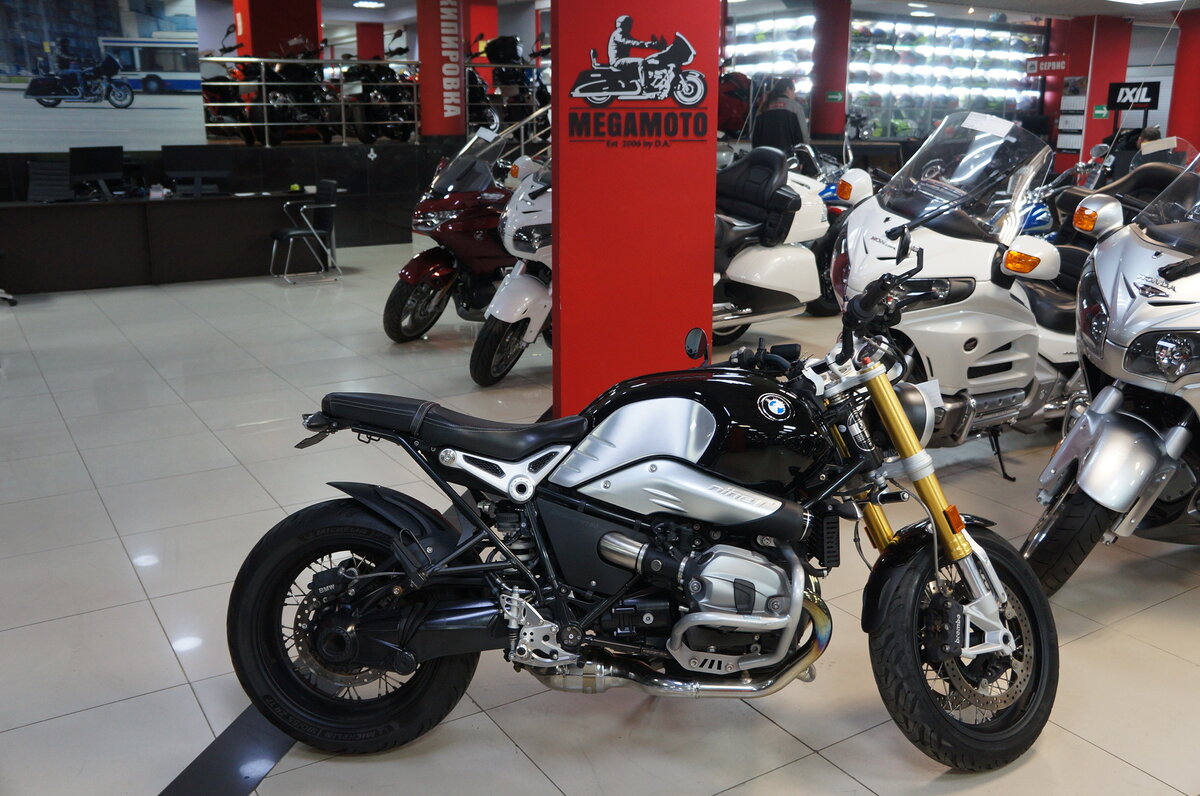 BMW R Nine T