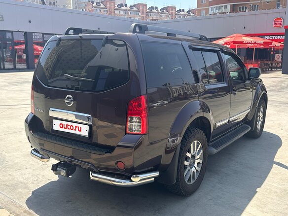 2011 Nissan Pathfinder III Рестайлинг, коричневый, 1880000 рублей - вид 3