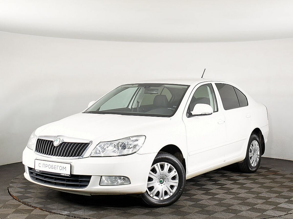 Skoda Octavia 2012 белая