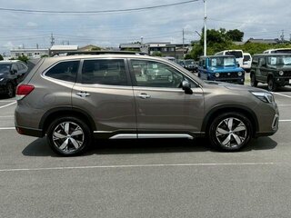 2020 Subaru Forester MHEV V, коричневый, 2120000 рублей, вид 4