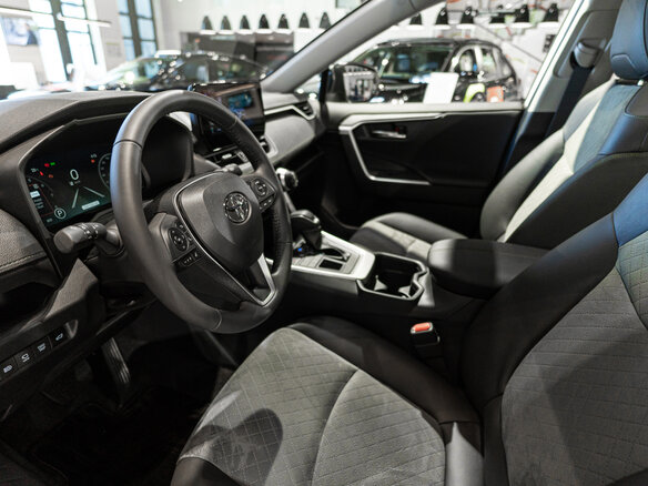 2025 Toyota RAV4 V (XA50), чёрный - вид 15