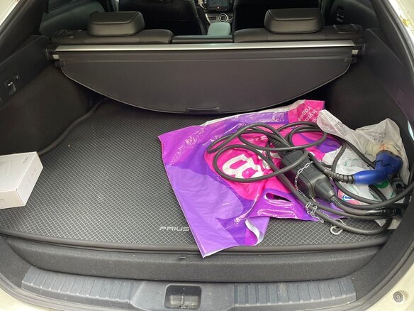 2017 Toyota Prius PHV ZVW52 IV (XW50), белый, 2500000 рублей - вид 16