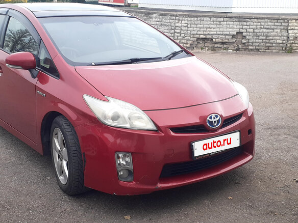 2009 Toyota Prius III (XW30), красный, 950000 рублей