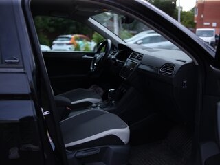 2018 Volkswagen Tiguan II, чёрный, 3100000 рублей, вид 5