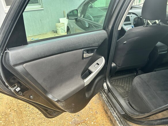 2012 Toyota Prius PHV ZVW35 III Рестайлинг (XW30), чёрный, 1450000 рублей - вид 6